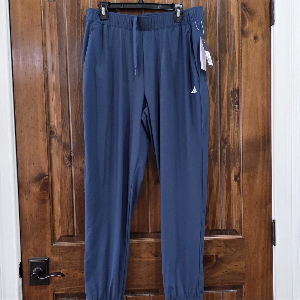 Adidas Men's Advr870 Essential Joggers In Crew Navy
